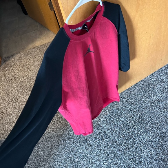 Jordan three quarter sleeve shirt- size: large - Picture 2 of 4